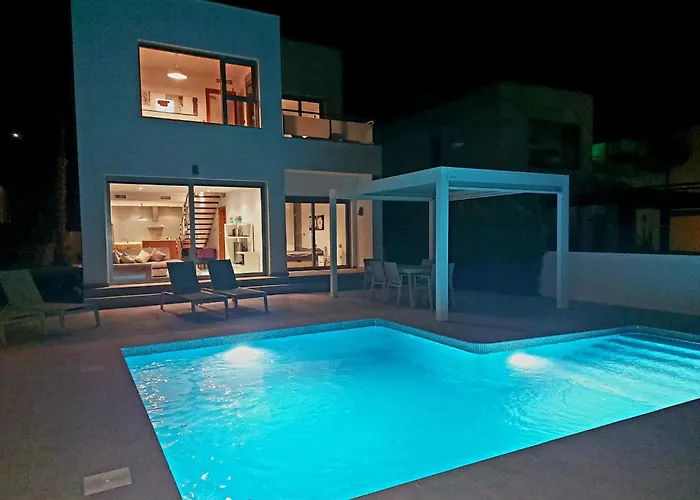 Modern Villa Frontline Golf